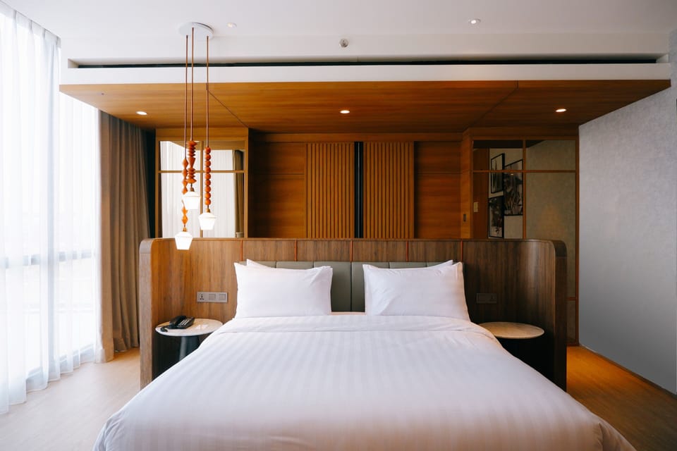 Junior Suite Room, 1 Double Bed | Minibar, in-room safe, blackout drapes, soundproofing