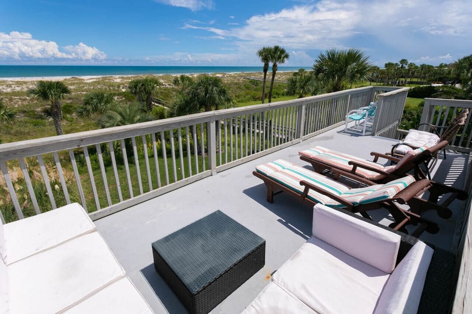 See the blue in the top of the picture?  That`s the ocean.