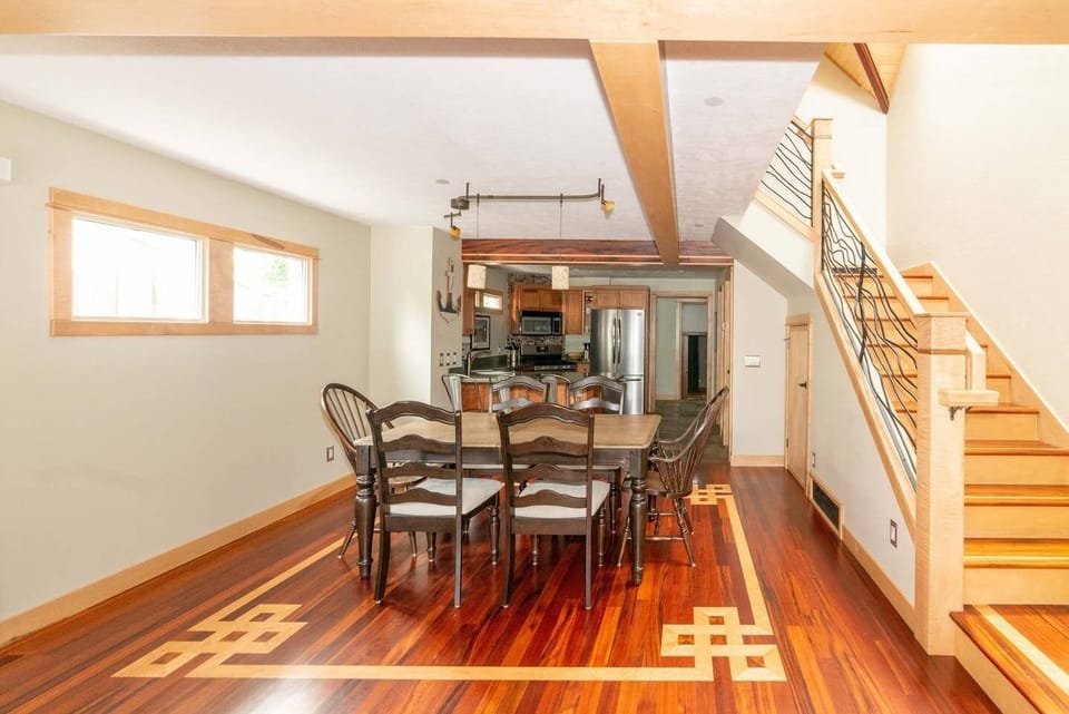Dinning room with extra leaf in back closet.