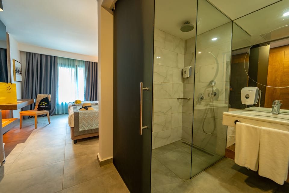 Standard Room Main Building without Balcony | Premium bedding, free minibar items, in-room safe, desk