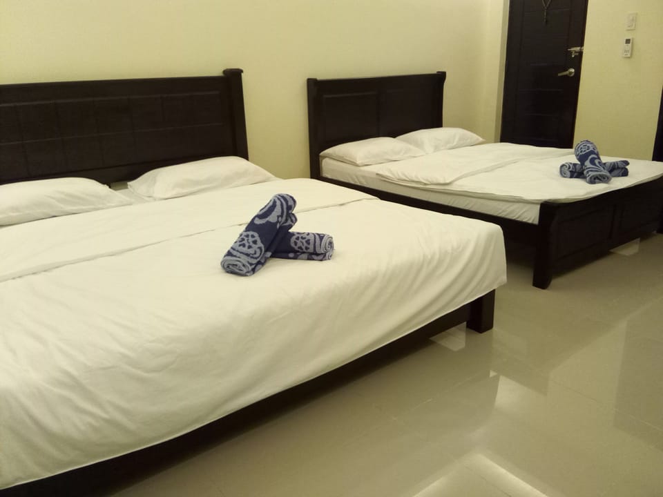 Deluxe Bungalow | 2 bedrooms, blackout drapes, iron/ironing board, free WiFi