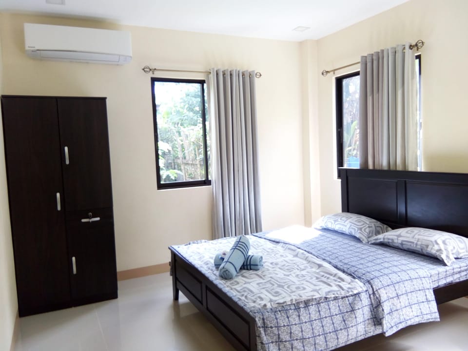 2 bedrooms, blackout drapes, iron/ironing board, free WiFi