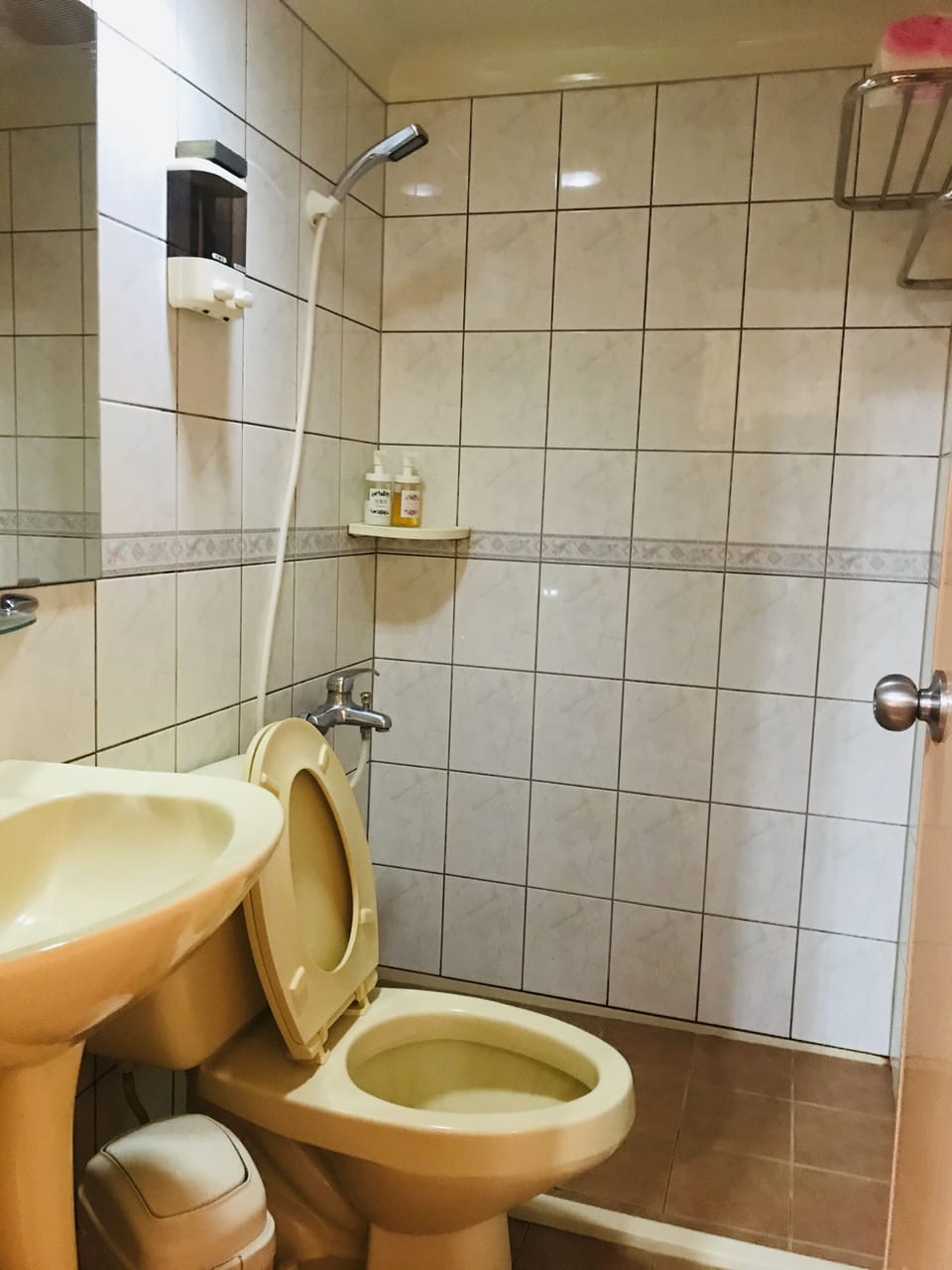 Deluxe Quadruple Room | Bathroom | Shower, hair dryer, slippers, towels
