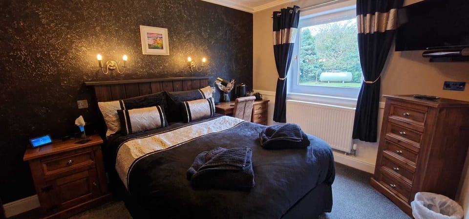 Room (G - Standard Double Room (Gigha)) | Egyptian cotton sheets, premium bedding, individually decorated