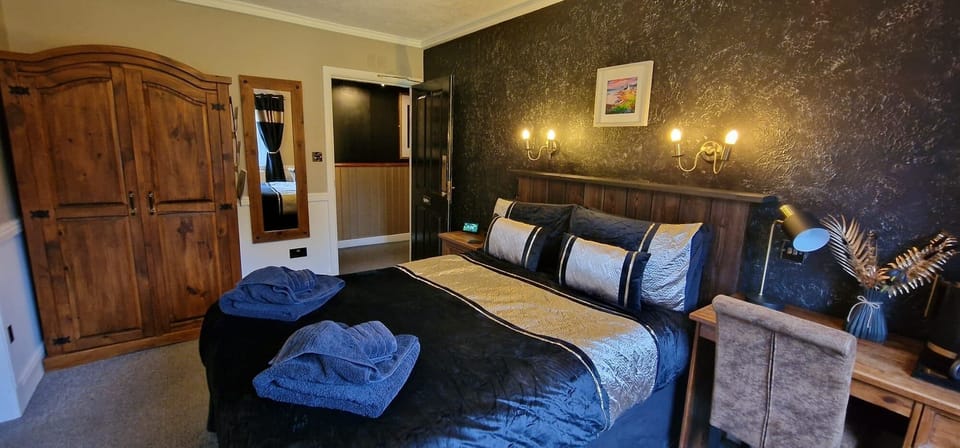 Room (E - Standard Double Room (Uist)) | Egyptian cotton sheets, premium bedding, individually decorated