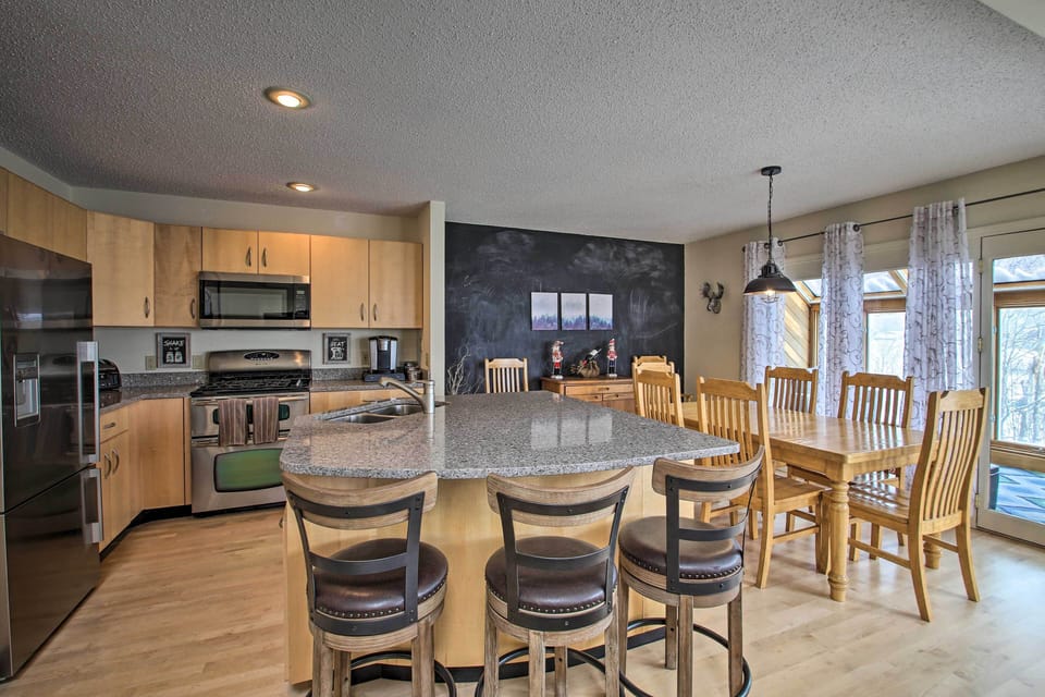 Kitchen | Granite Countertops | Stainless Steel