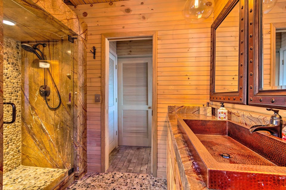 Full Bathroom | Linens & Towels