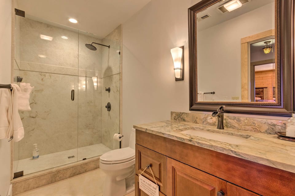 Full Bathroom | Complimentary Toiletries | Hair Dryer
