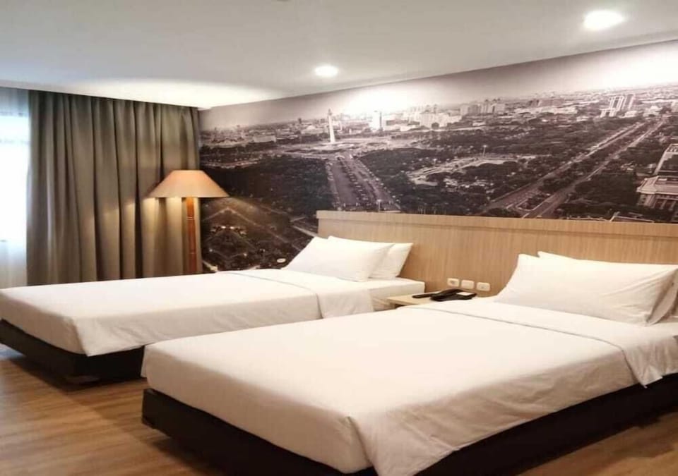 Premium bedding, memory foam beds, desk, soundproofing