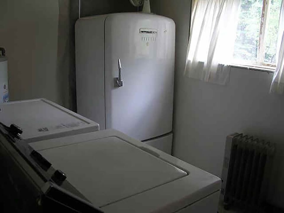 Utility room with W/D