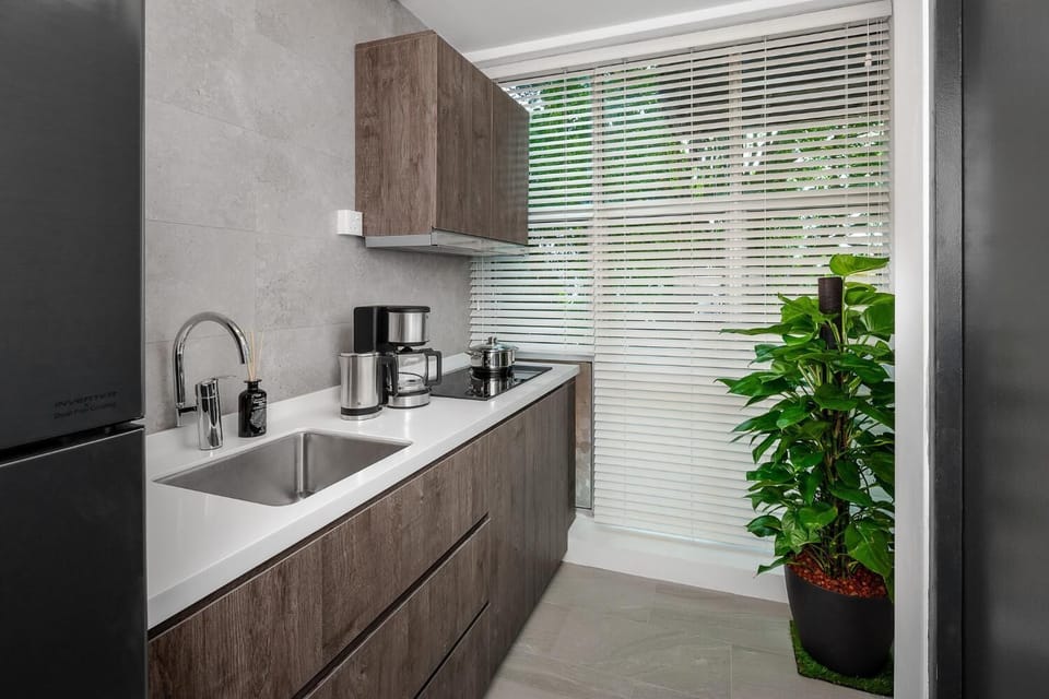 Fridge, shared microwave, stovetop, electric kettle