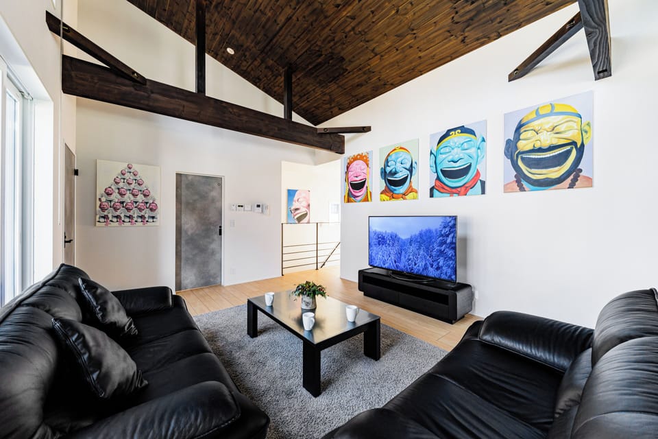 Flat-screen TV, Netflix, heated floors, streaming services