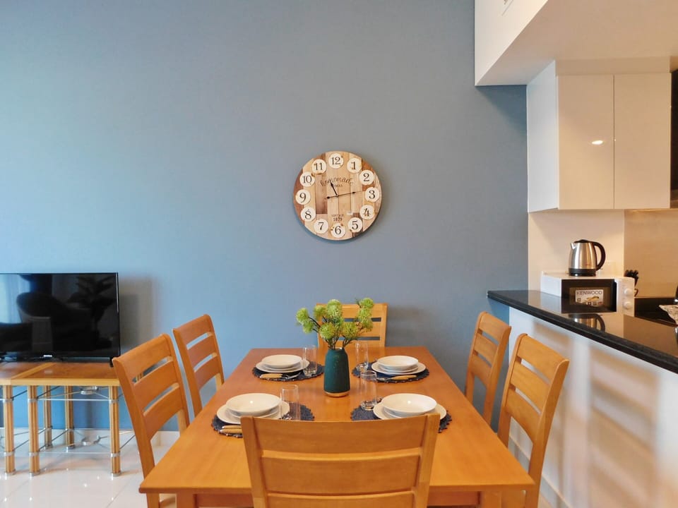 Deluxe Apartment, 1 Bedroom | In-room dining