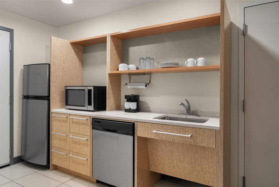 Full-size fridge, microwave, stovetop, dishwasher