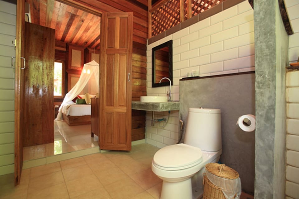 Shower, hair dryer, bathrobes, slippers