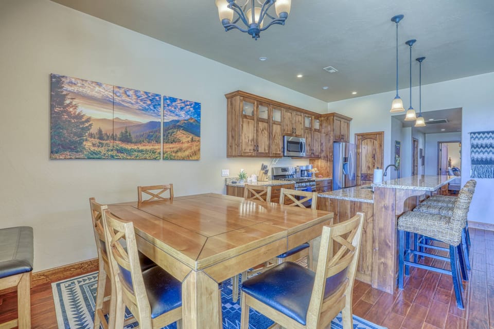 Dining space for everyone and a fully equipped kitchen make mealtime a breeze. Or hit the town and enjoy bistros, pubs or local award-winning dining!