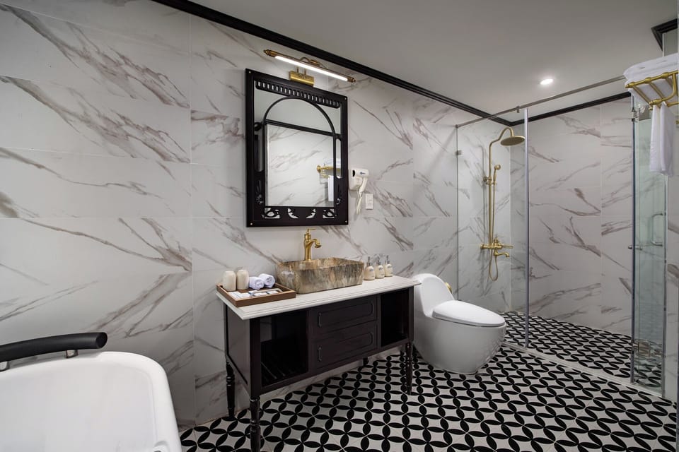 Junior Triple Suite, Balcony (3D2N) | Bathroom | Shower, designer toiletries, hair dryer, bathrobes