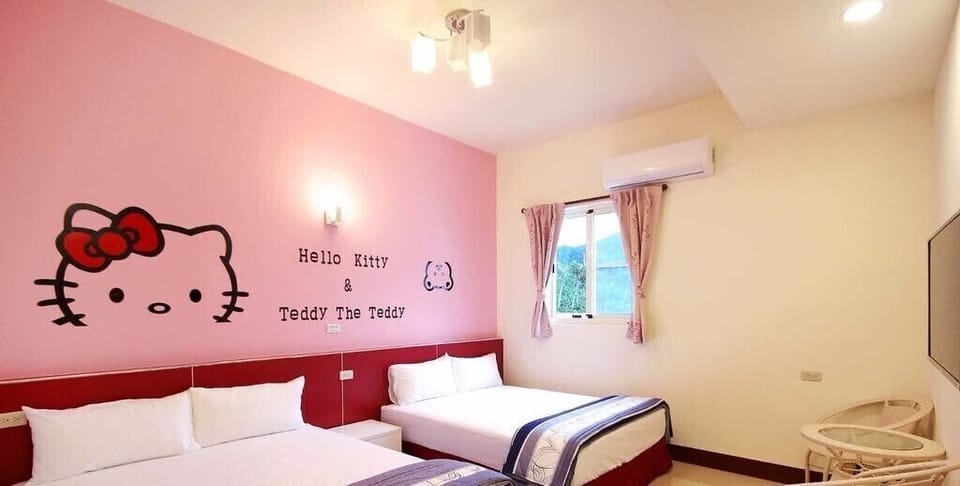 Standard Quadruple Room | Desk, free WiFi