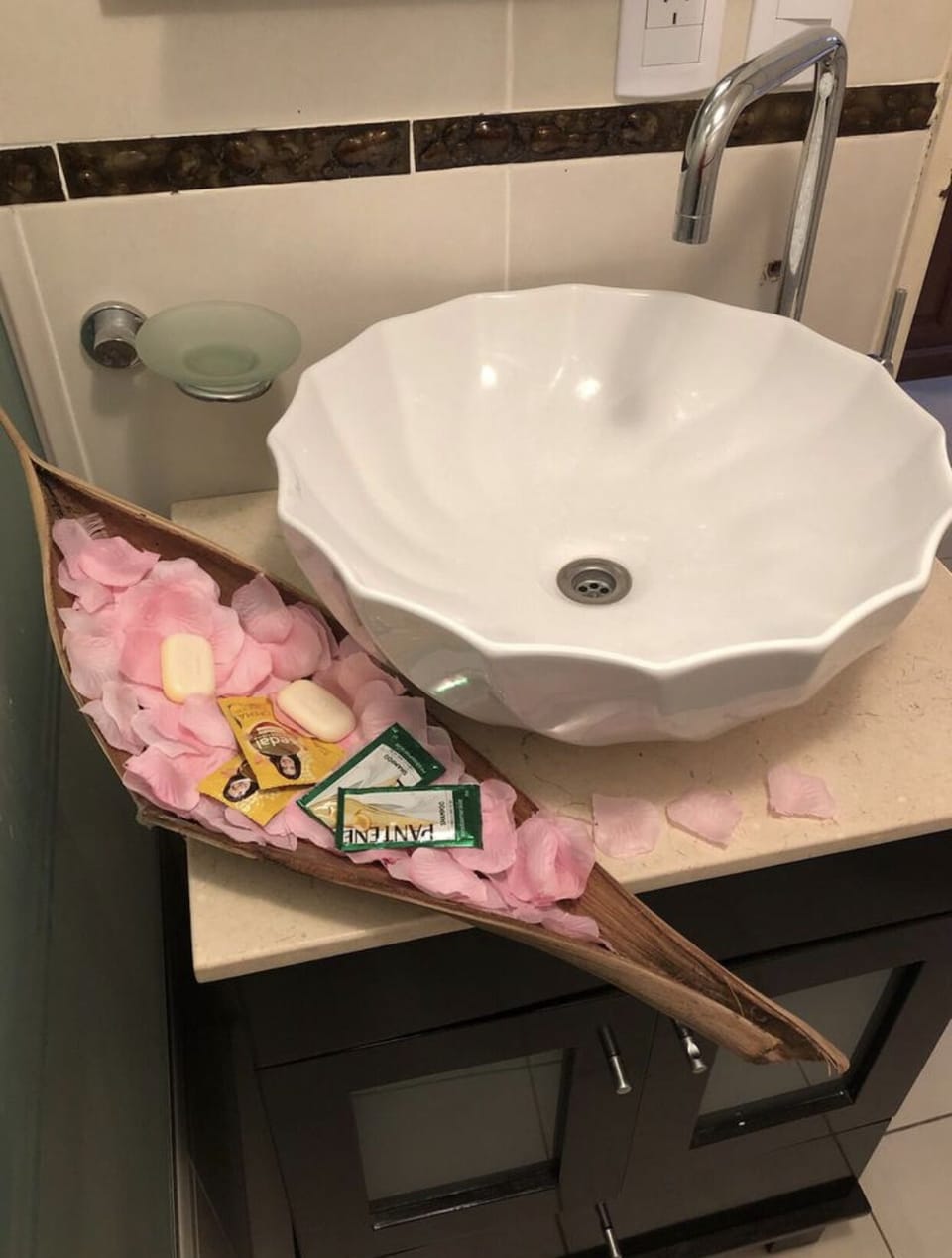 Bathroom sink