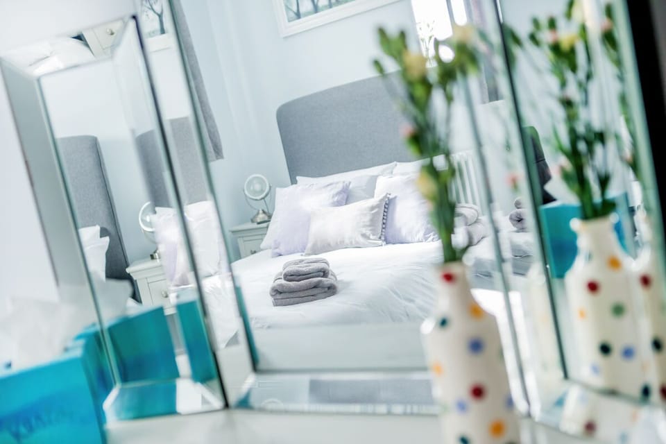 Double Room (Liliac) | Blackout drapes, WiFi (free), individually decorated