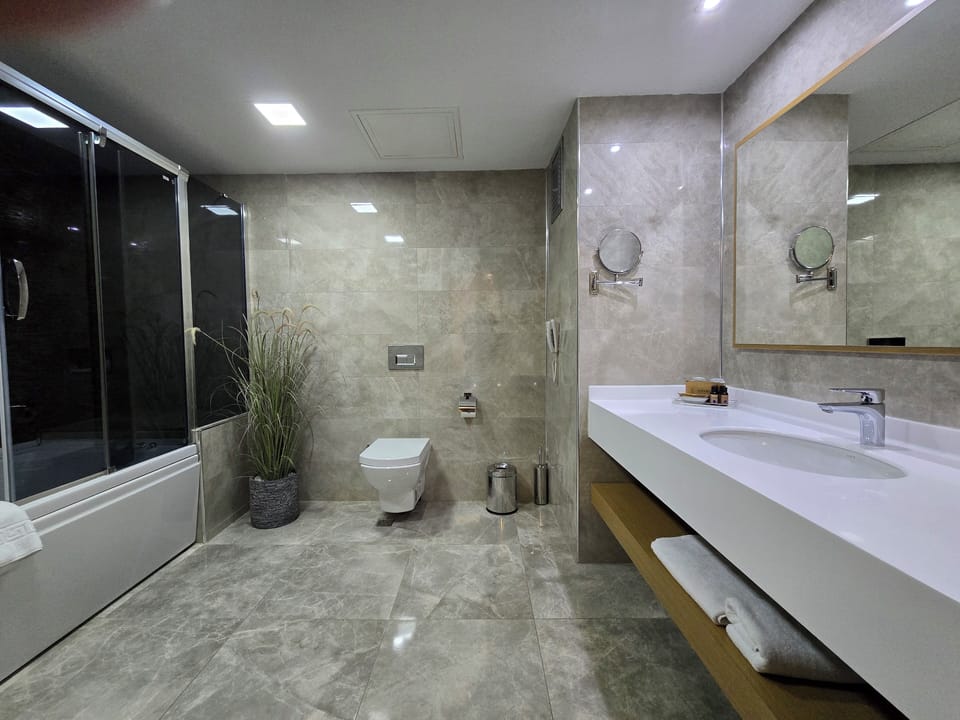 Suite | Bathroom | Hair dryer, slippers, towels