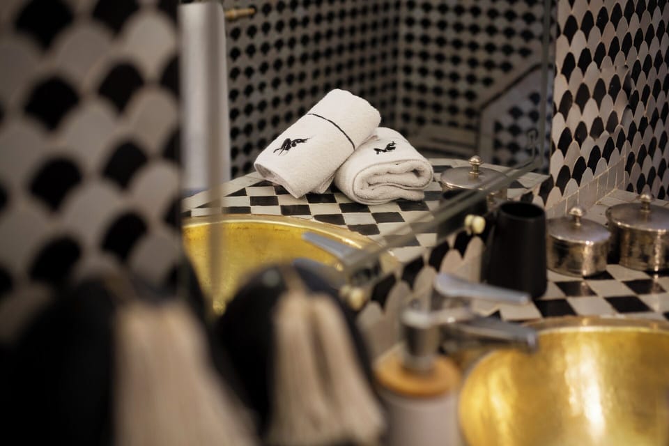 Junior Room | Bathroom | Combined shower/tub, rainfall showerhead, hair dryer, bathrobes