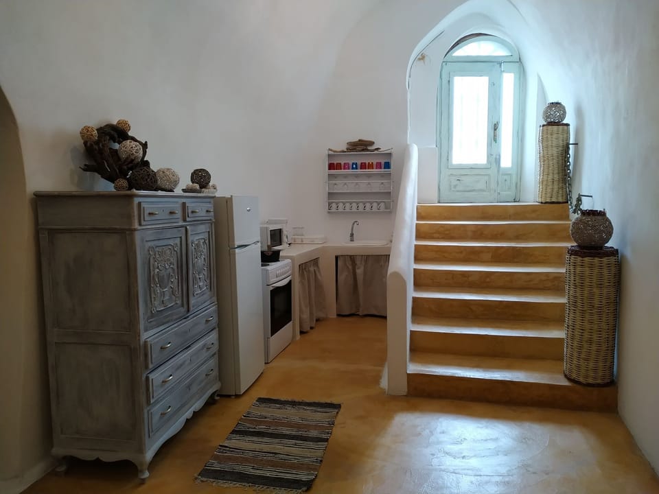 Apartment, 3 Bedrooms | Private kitchen | Fridge, microwave, oven, stovetop
