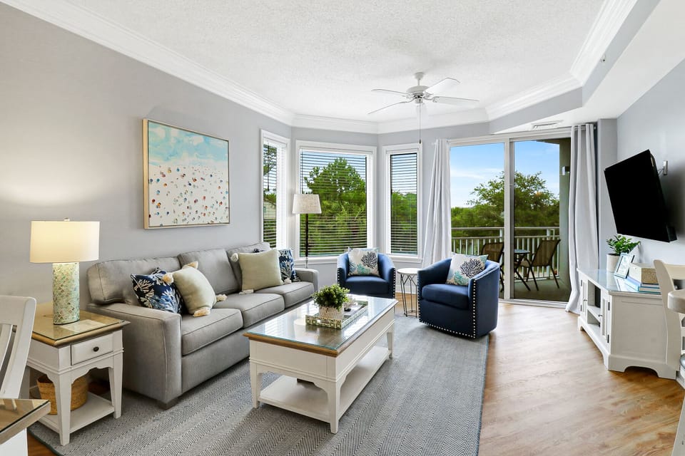 2211 Seacrest | Stunning Living space with private balcony - 2211 Seacrest | Stunning Living space with private balcony