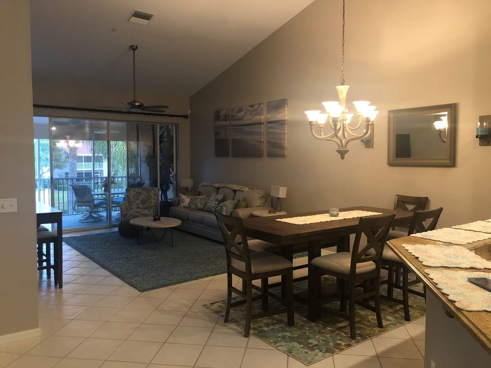 Open concept living & dining room