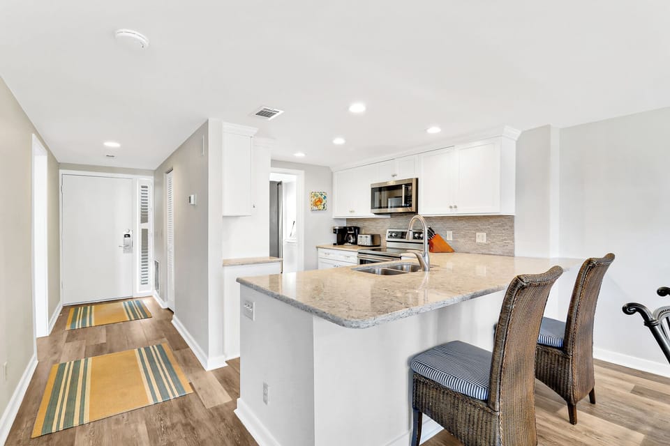 Shorewood 424 - Fully Equipped Kitchen