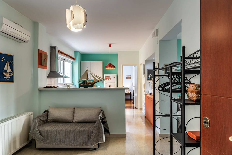 Bright Hallway Connecting Living and Bedroom Spaces
A clean and well-lit corridor leading from the common areas to the bedrooms and bathrooms, with stylish touches.
