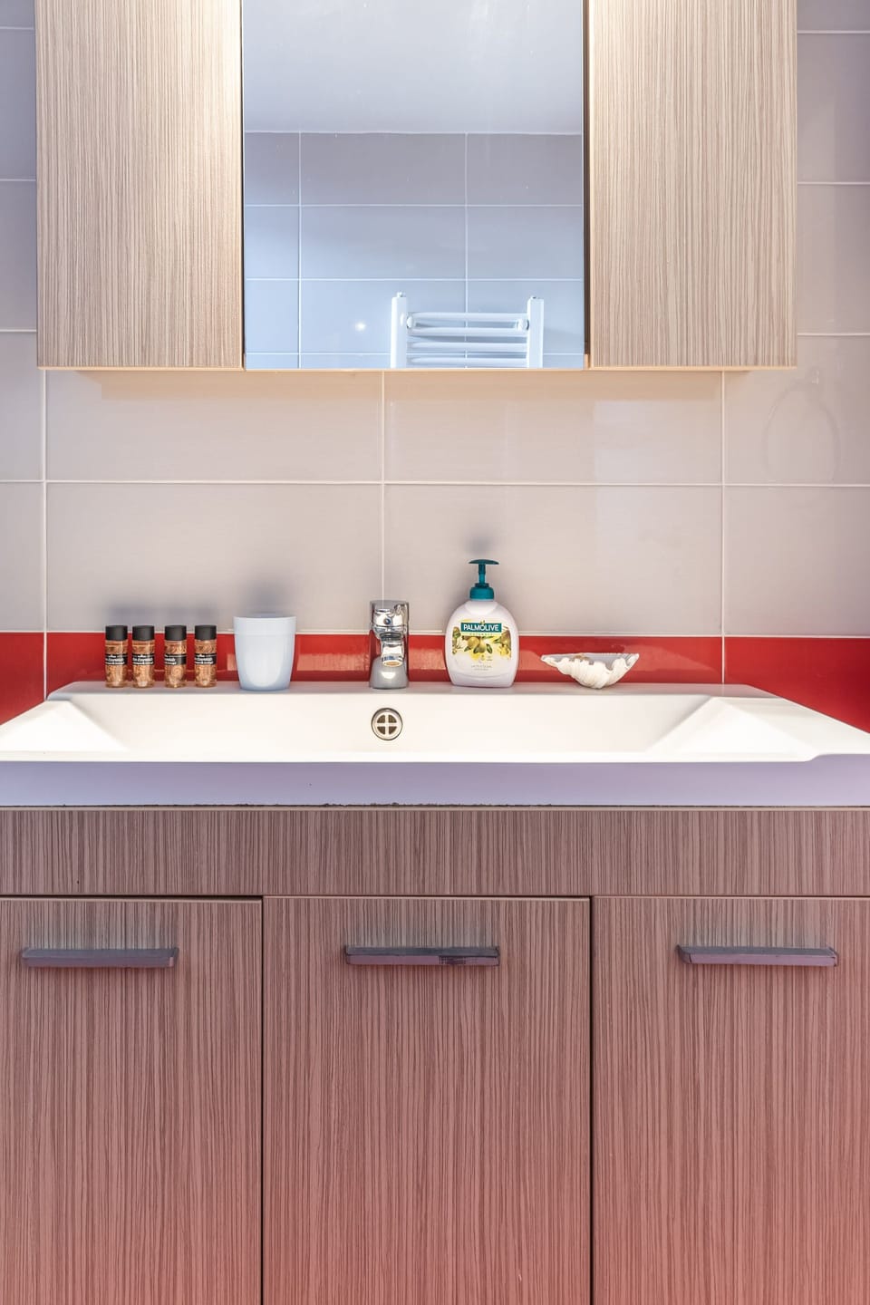 Second Angle of the Bathroom with Natural Light
Bright and clean bathroom space shown from another perspective to highlight its size and openness.

