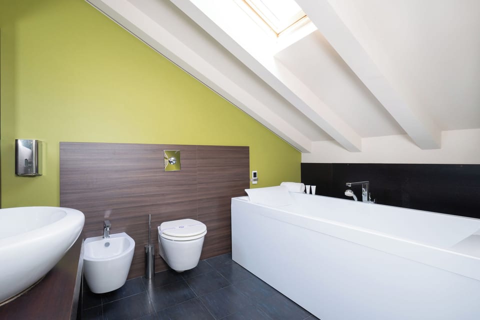 Double Room | Minibar, in-room safe, desk, soundproofing