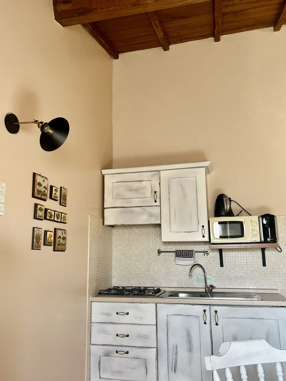 Comfort Apartment | Private kitchen | Mini-fridge, microwave, espresso maker, coffee/tea maker