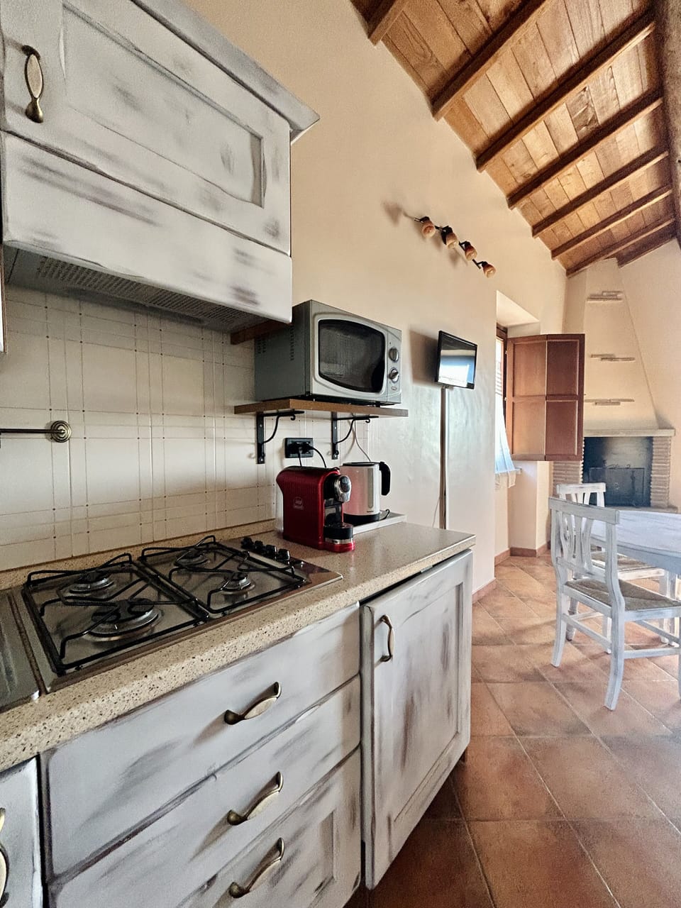 Elite Apartment (Leccino) | Private kitchen | Mini-fridge, microwave, espresso maker, coffee/tea maker