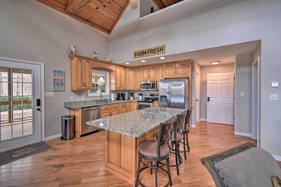 Kitchen | Cooking Basics | Coffee Maker | Paper Towels/Trash Bags Provided