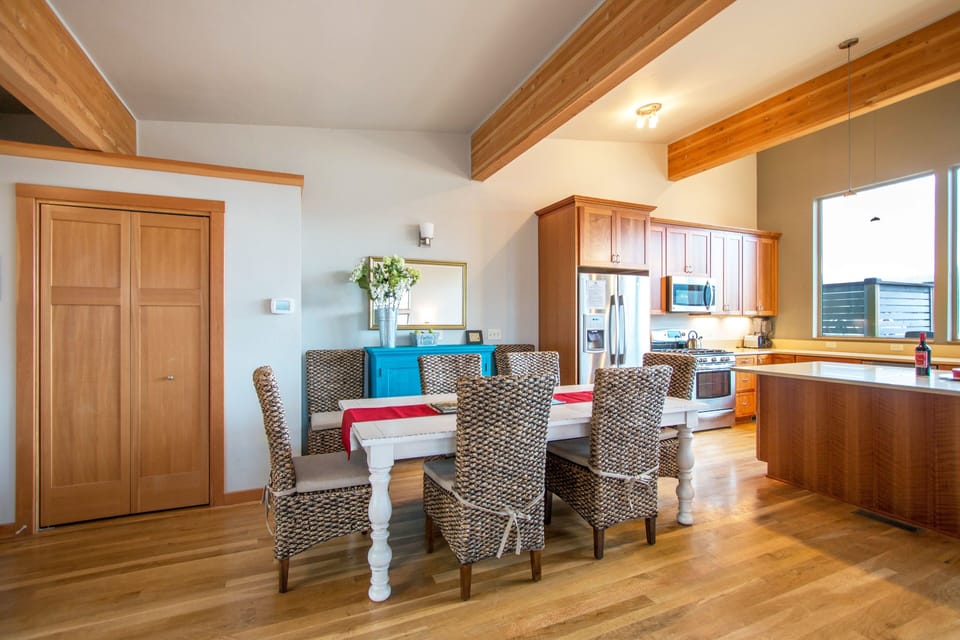 House, 3 Bedrooms | Private kitchen | Fridge, oven, coffee/tea maker, toaster