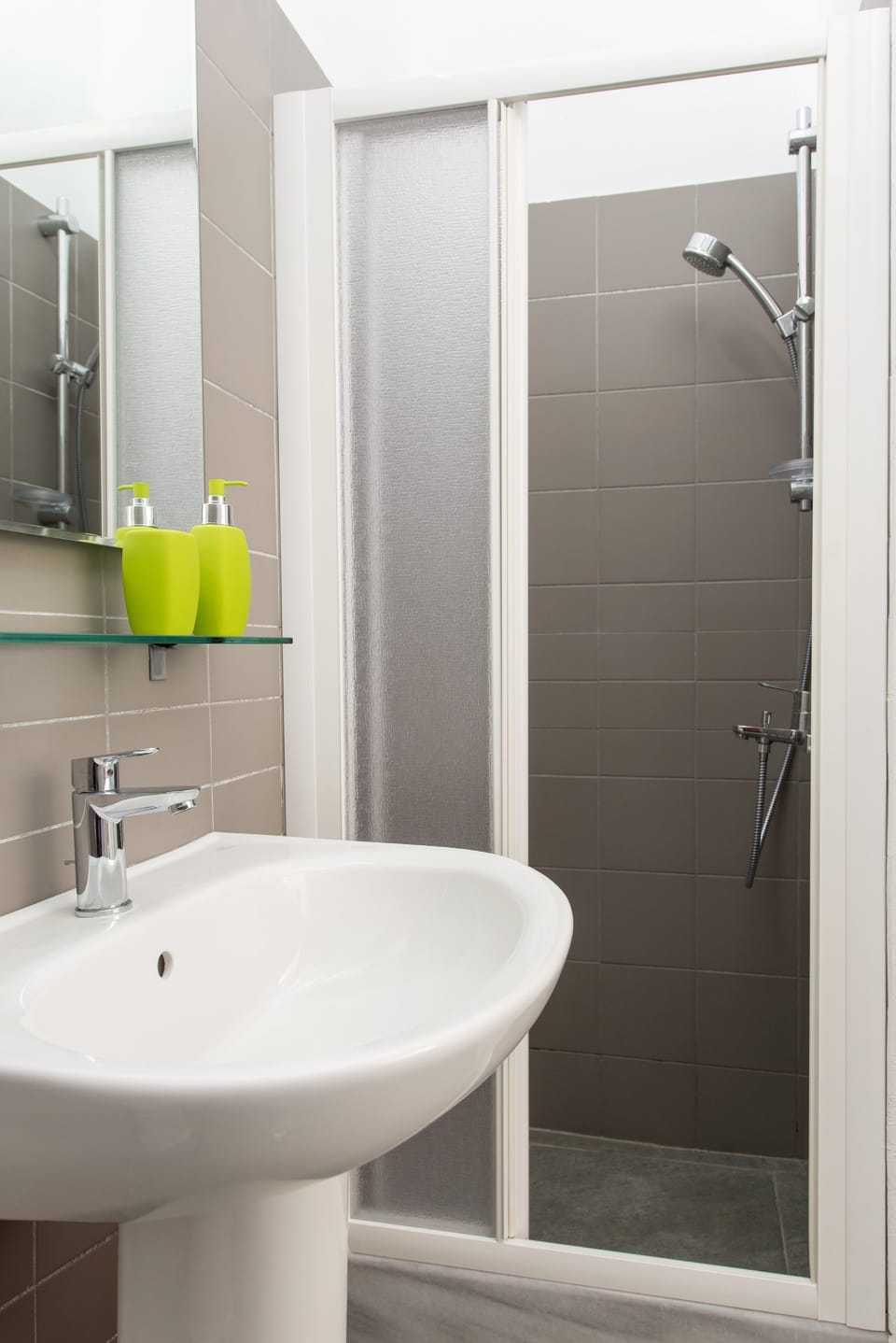 Shower, rainfall showerhead, hair dryer, towels