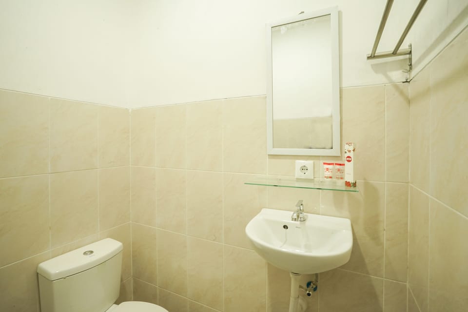 Deluxe Double Room | Bathroom | Shower, towels