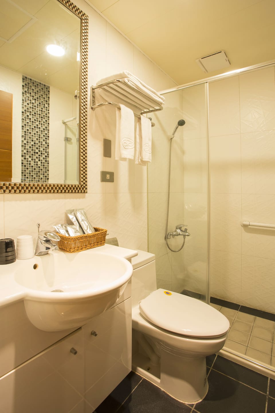 Standard Room, 1 Double Bed, No Windows | Bathroom | Shower, hair dryer, towels