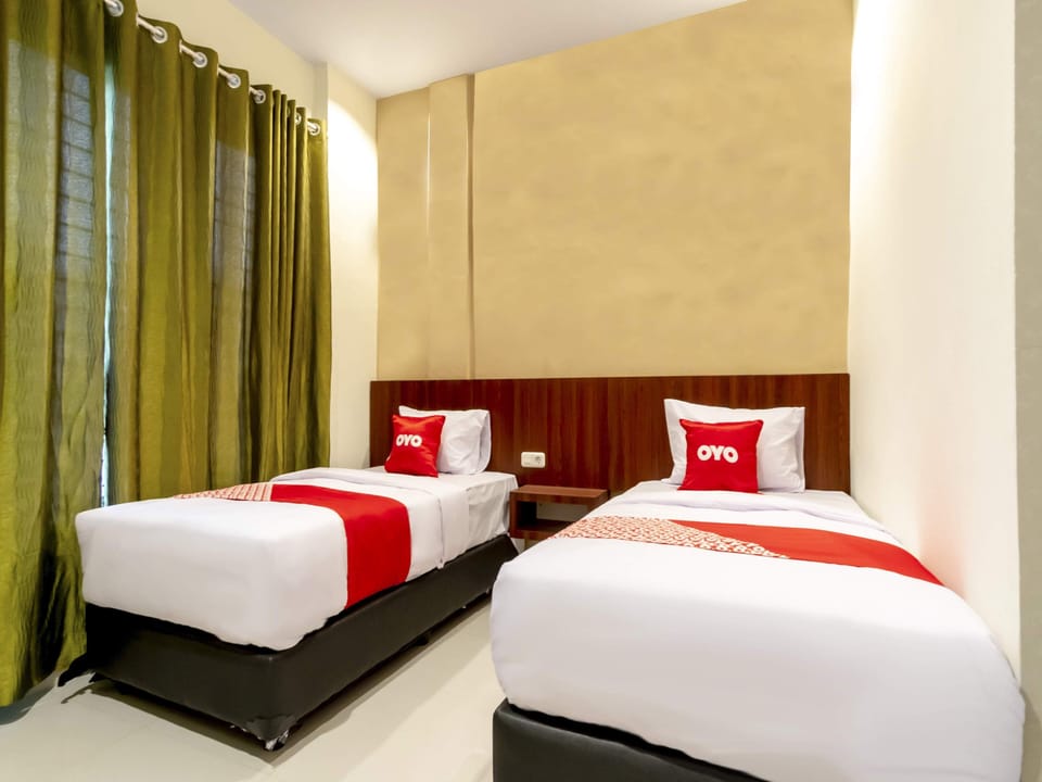 Desk, WiFi (free), bed sheets