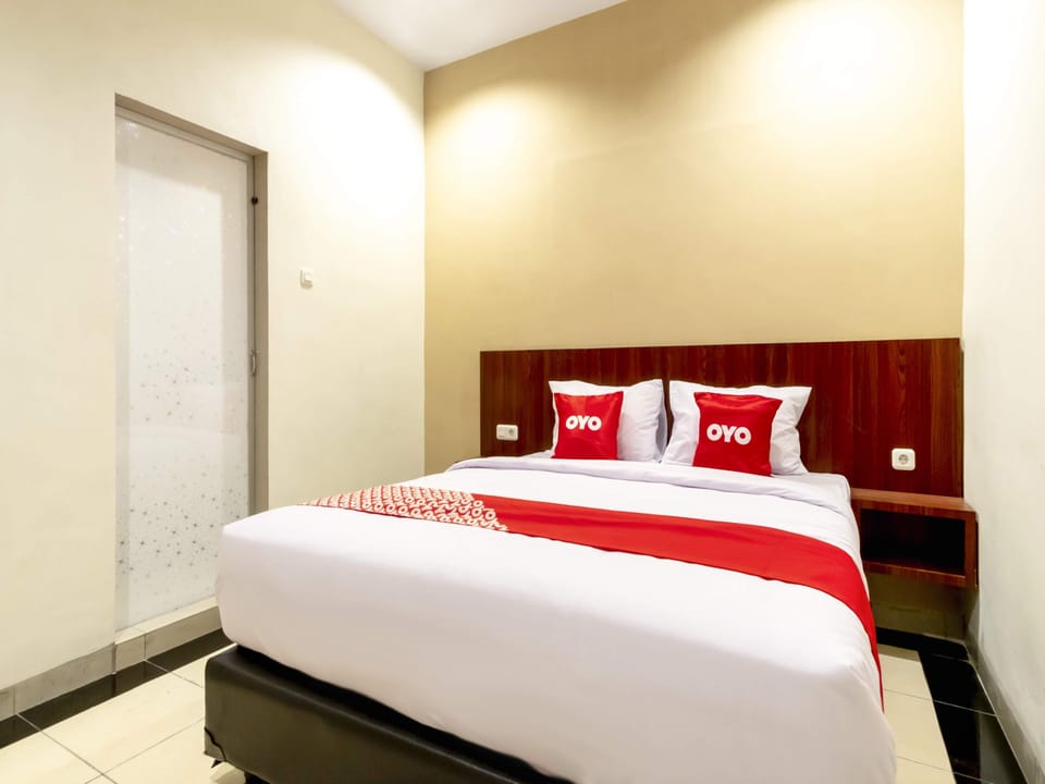 Standard Double Room | Desk, WiFi (free), bed sheets