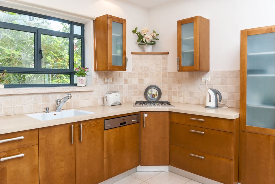 Apartment, 3 Bedrooms, 2 Bathrooms | Private kitchen | Full-size fridge, microwave, oven, stovetop
