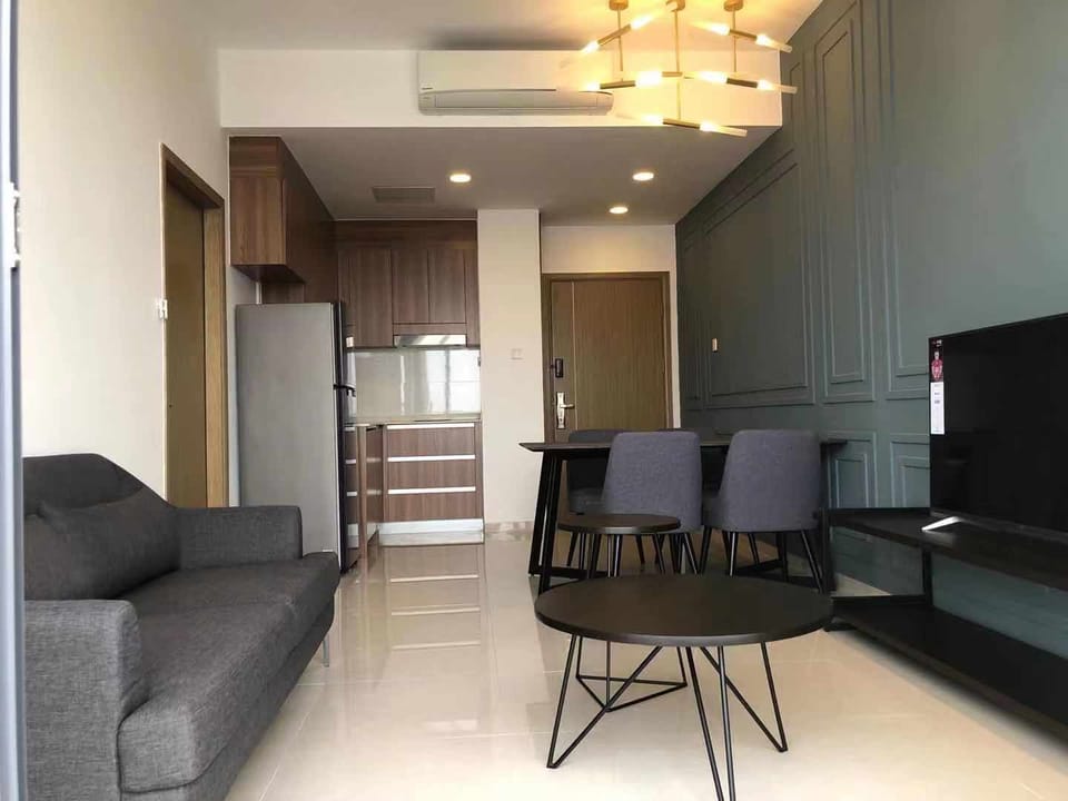 Comfort Studio Suite | Living area | Flat-screen TV