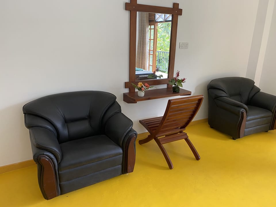 Deluxe Quadruple Room | Desk, soundproofing, iron/ironing board, free WiFi