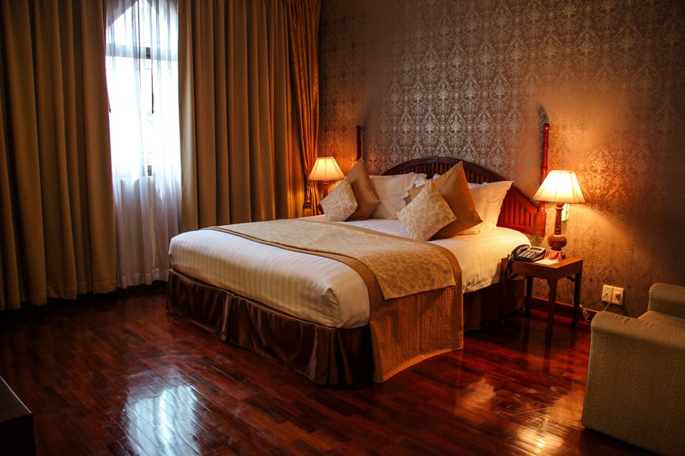 Junior Suite | Premium bedding, in-room safe, blackout drapes, soundproofing