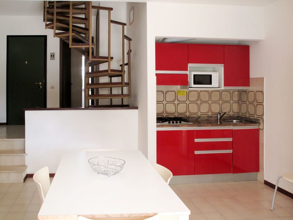Room, Furniture, Property, Interior Design, Floor, Building, Wall, House, Architecture, Tile