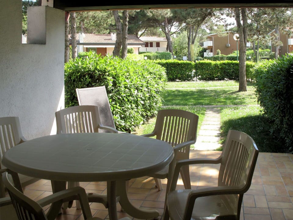 Property, Furniture, Outdoor Table, Chair, Table, Room, Real Estate, Grass, Yard, Backyard