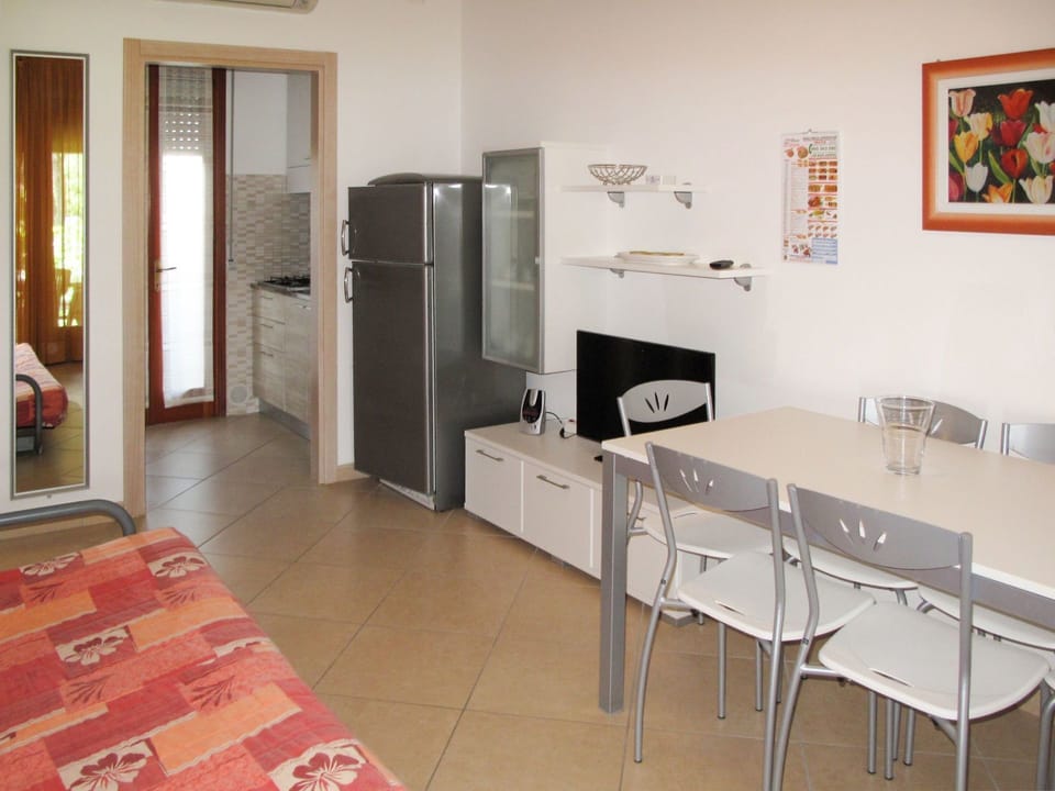 Room, Property, Floor, Furniture, Building, Interior Design, Major Appliance, House, Real Estate, Flooring