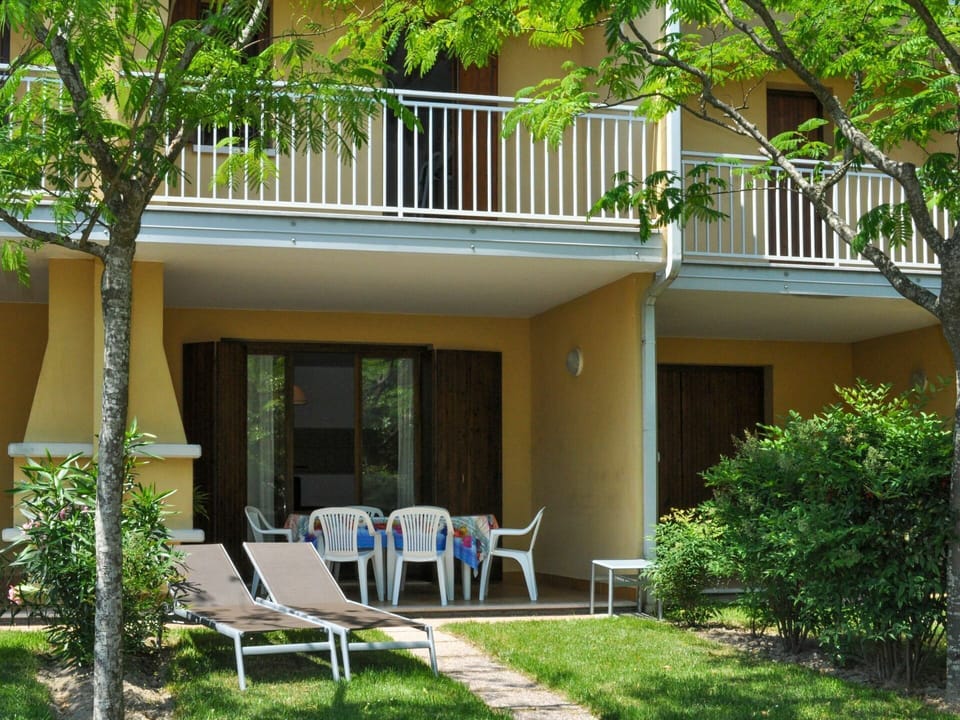 Plant, Building, Furniture, Property, Nature, Tree, Shade, Chair, Door, Vegetation